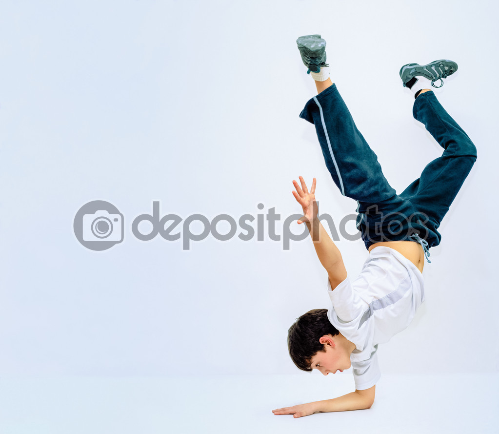 Guy dancing breakdance.