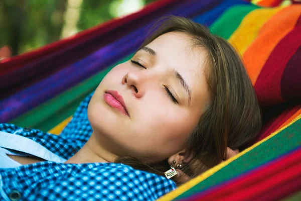Portrét atraktivní mladé spící ženy — Stock fotografie
