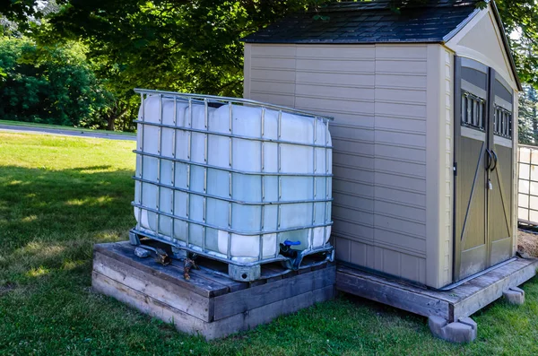 Community Garden Supply Shed Water Tanks Shade Summer Day — Stock fotografie