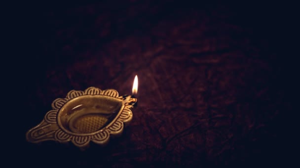 Lámpara Diwali Diya Ardiendo Cerca — Vídeos de Stock