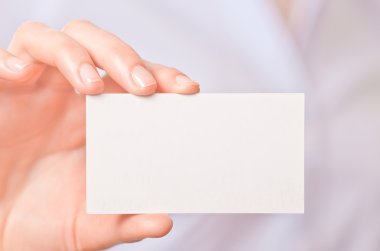 Kartvizit uzatarak kadınlar