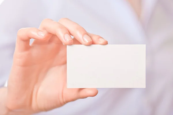 女性のビジネス カードを渡す ロイヤリティフリーのストック写真