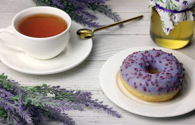 Lavanta kokulu kahvaltı - lavantalı çörek, çay ve lavantalı bal