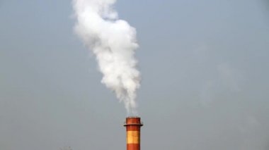 Fabrika bacası dumanı