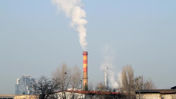 Factory chimney smoke — Stock Video
