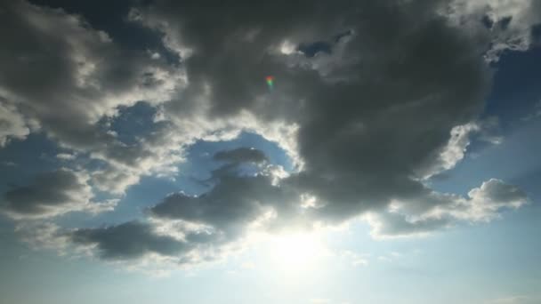 Nubes lapso de tiempo cielo azul — Vídeos de Stock