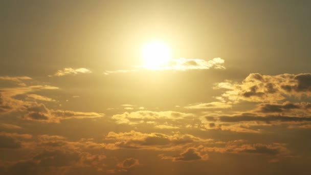 Zonsondergang tijd vervallen wolken — Stockvideo