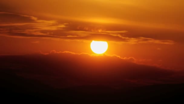 Облака времени захода солнца — стоковое видео