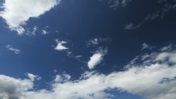 Cloud time lapse in blue sky — стоковое видео