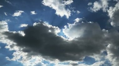 Mavi gökyüzü bulutlar zaman atlamalı