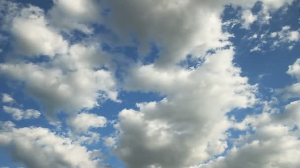 Cloud time lapse in blue sky — стоковое видео