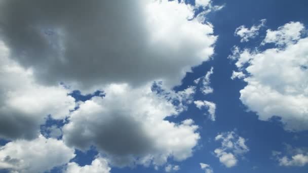 Cloud time lapse in blue sky — стоковое видео