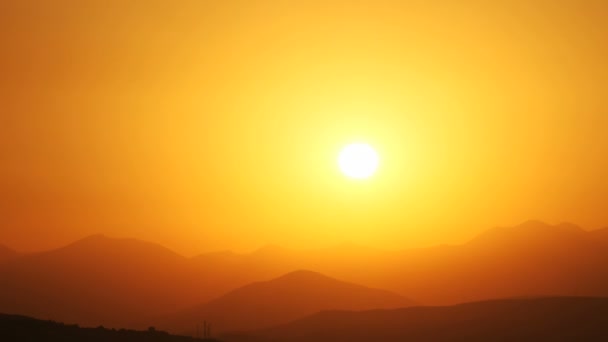 Zeitraffer bei Sonnenuntergang über Wolken — Stockvideo