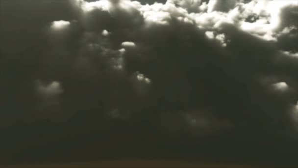 Vliegen over donkere wolken time-lapse — Stockvideo