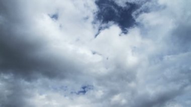 zaman atlamalı mavi gökyüzü