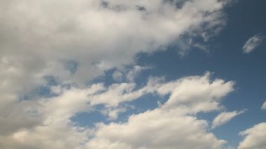 zaman atlamalı mavi gökyüzü