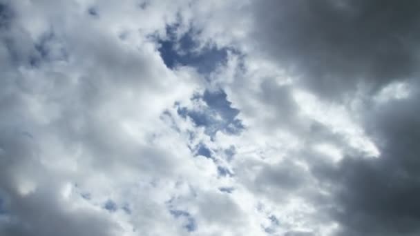 Zeitraffer bei blauem Himmel — Stockvideo