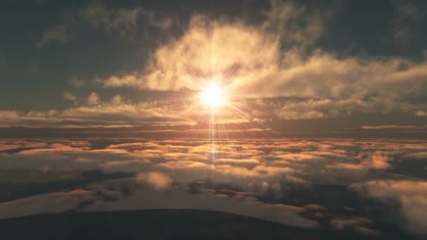 Tramonto volare tra le nuvole — Video Stock