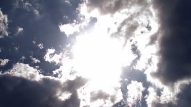 Mavi gökyüzü bulutlar zaman atlamalı