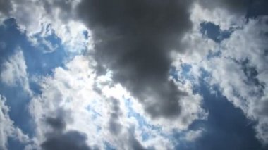 Mavi gökyüzü bulutlar zaman atlamalı