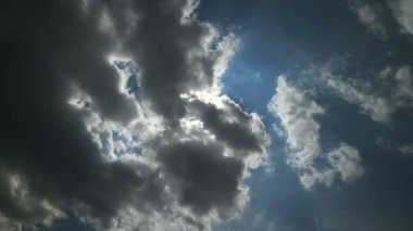 Mavi gökyüzü bulutlar zaman atlamalı