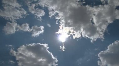 Mavi gökyüzü bulutlar zaman atlamalı