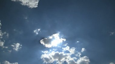 Mavi gökyüzü bulutlar zaman atlamalı