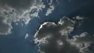 Mavi gökyüzü bulutlar zaman atlamalı