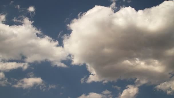 ciel bleu nuages laps de temps 