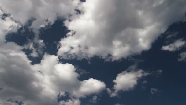 ciel bleu nuages laps de temps 