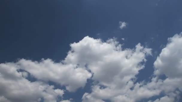 ciel bleu nuages laps de temps 