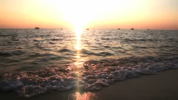 Oro puesta del sol mar ola — Vídeos de Stock