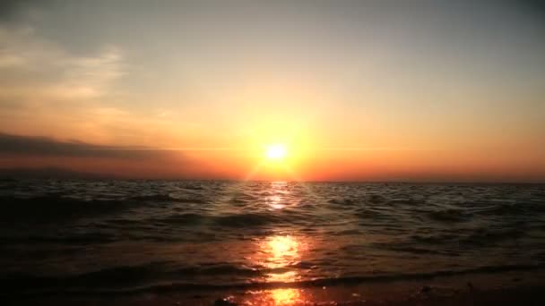 Gold Sonnenuntergang Meereswelle — Stockvideo