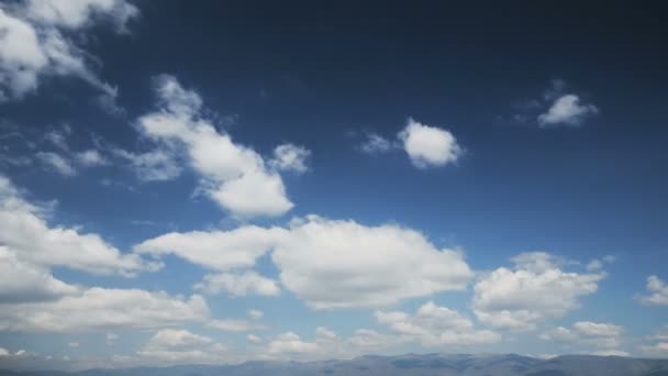 Cielo azul con nubes lapso de tiempo — Vídeos de Stock