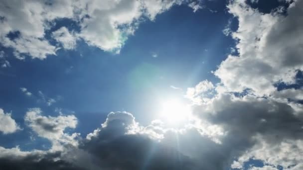 Céu azul com nuvens — Vídeo de Stock