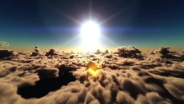 Vol au-dessus des nuages et coucher du soleil 