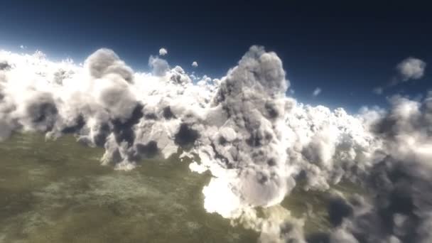Полет над драматическими облаками — стоковое видео