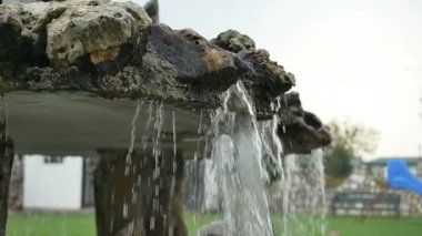 Çeşme sıçrama şelale ağır çekim