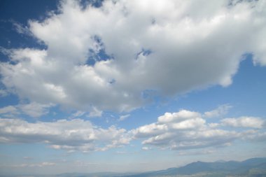 Güzel mavi gökyüzü ve bulutlar doğal arkaplan manzarası