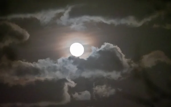 Volle Maan Aan Hemel Met Bewolkt Landschap — Stockfoto