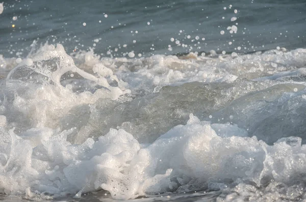 Hullám Fröccsenés Tenger Strand Makro Közelről — Stock Fotó