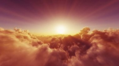 Gün batımının üzerinde uç güneş ışığı