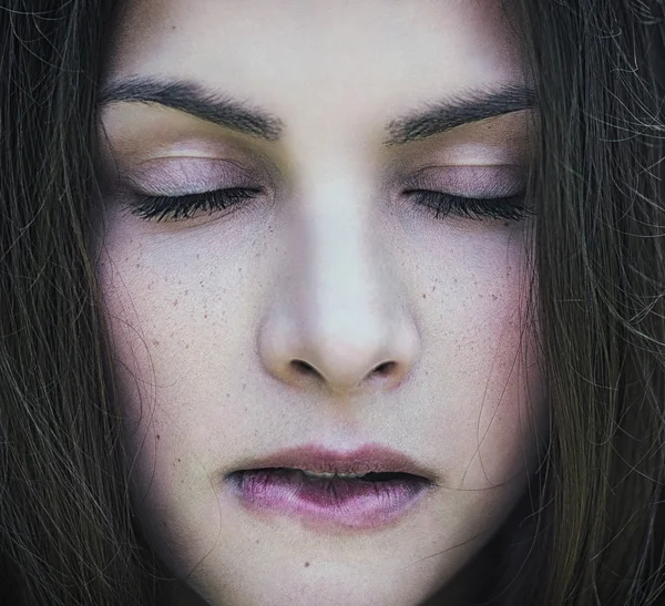 Cool portrait of a beautiful girl — Stock Photo, Image