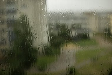 cam üzerine düşer