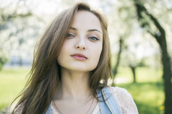 Menina incrível com grandes olhos — Fotografia de Stock