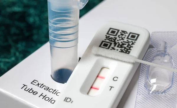 Close Rapid Covid Home Lateral Flow Antigen Test Positive Result Stockfoto