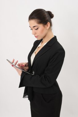 iş kadını tablet ile beyaz zemin üzerine