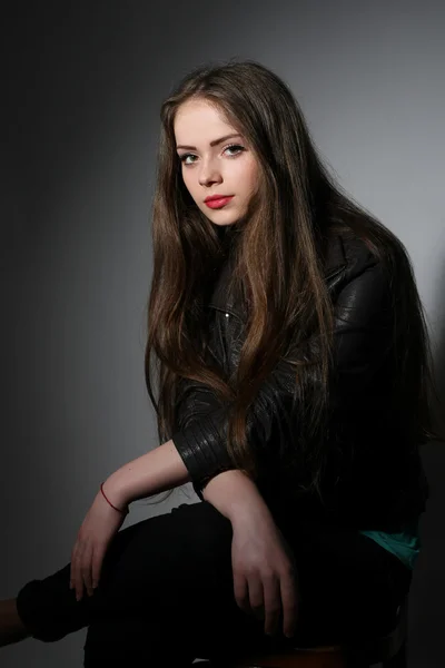 Studio portrait of a beautiful young girl — Stock Photo, Image