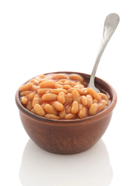 Vařené fazole s omáčkou z červeného v hliněné misky — Stock fotografie
