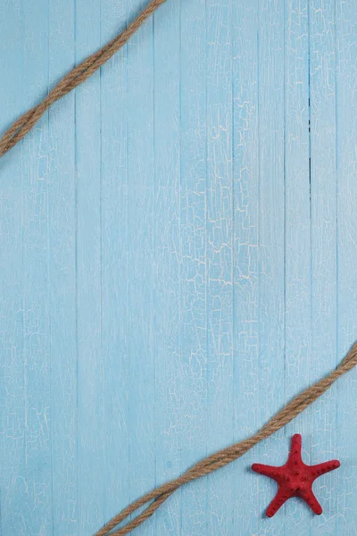 Mavi zemin üzerine ip denizyıldızı — Stok fotoğraf